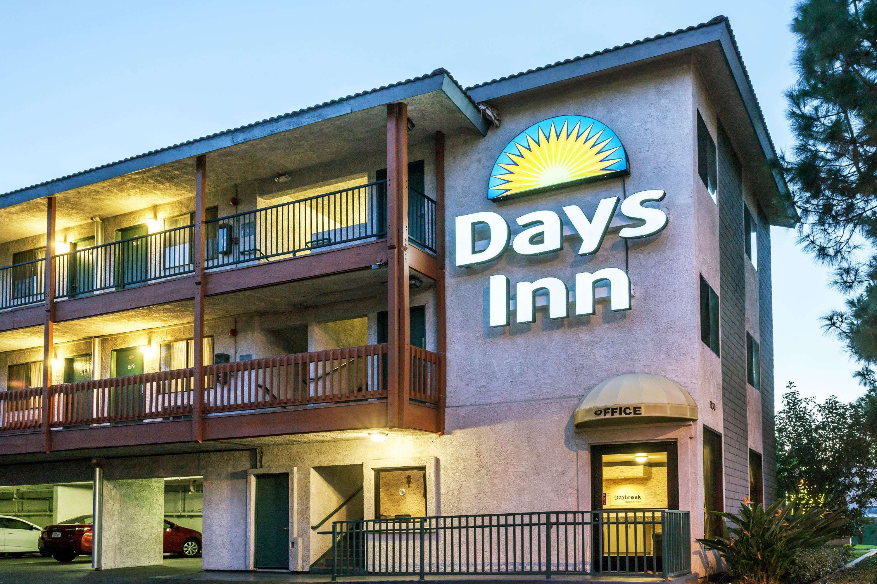 Days Inn By Wyndham Anaheim West Exteriör bild